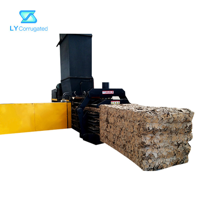 500KG / M3 آلة تغليف الكرتون 380V 50HZ التحكم في شاشة تعمل باللمس 3 مراحل